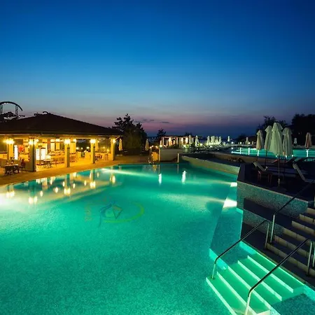 Garden In Santa Marina Village Daire