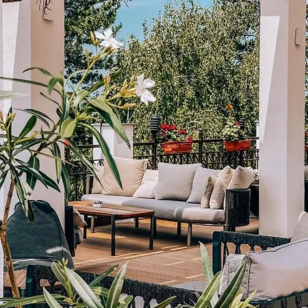 Daire Garden In Santa Marina Village