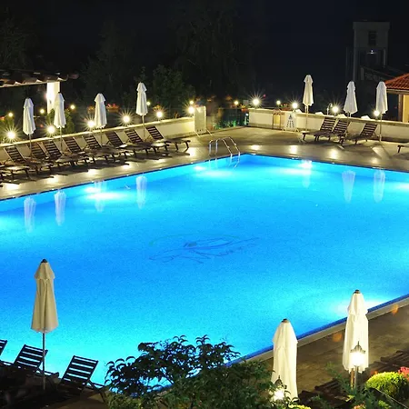 Garden In Santa Marina Village Daire