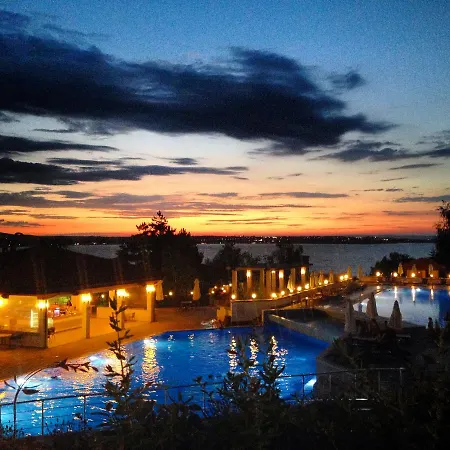 Garden In Santa Marina Village Daire *